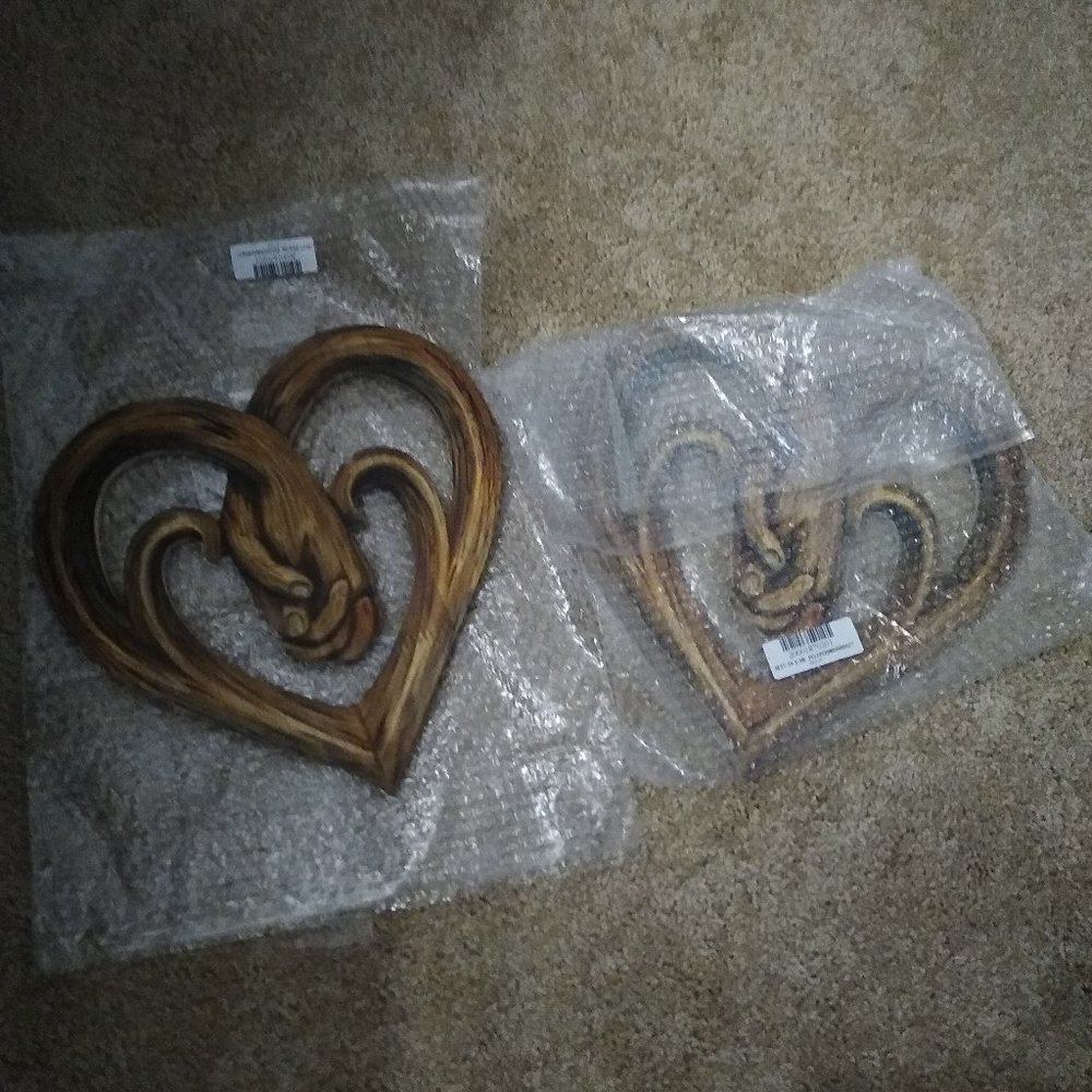 SALE Wall decor- heart with holding hands - Picture 4 of 5